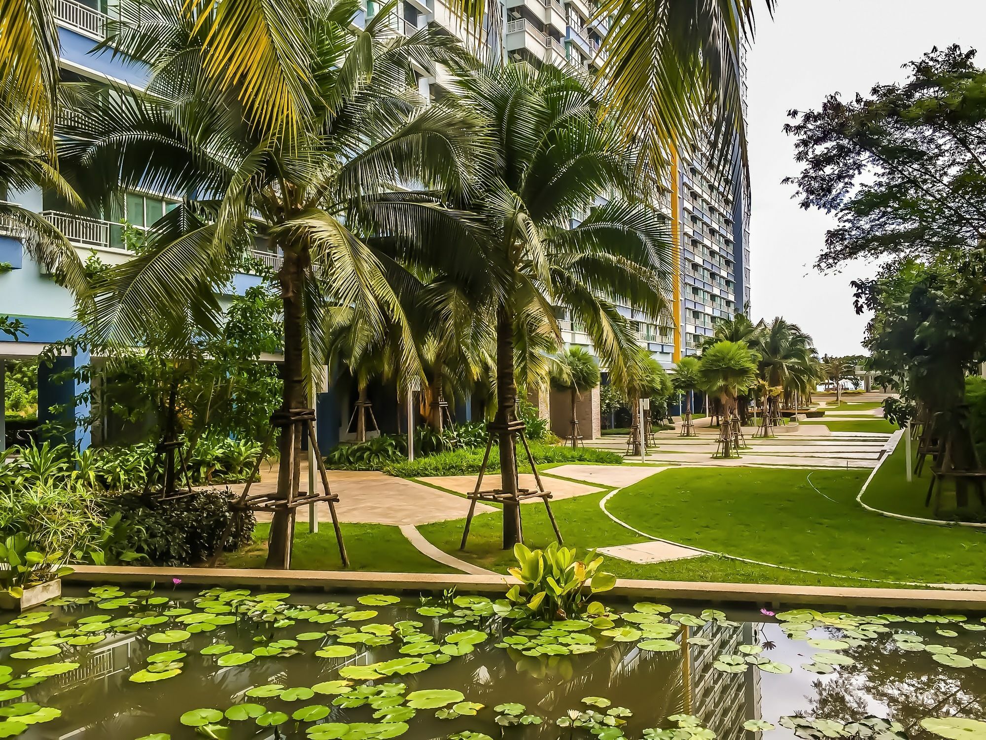 Hotel Lumpini Seaview Jomtien By Parikal Zewnętrze zdjęcie