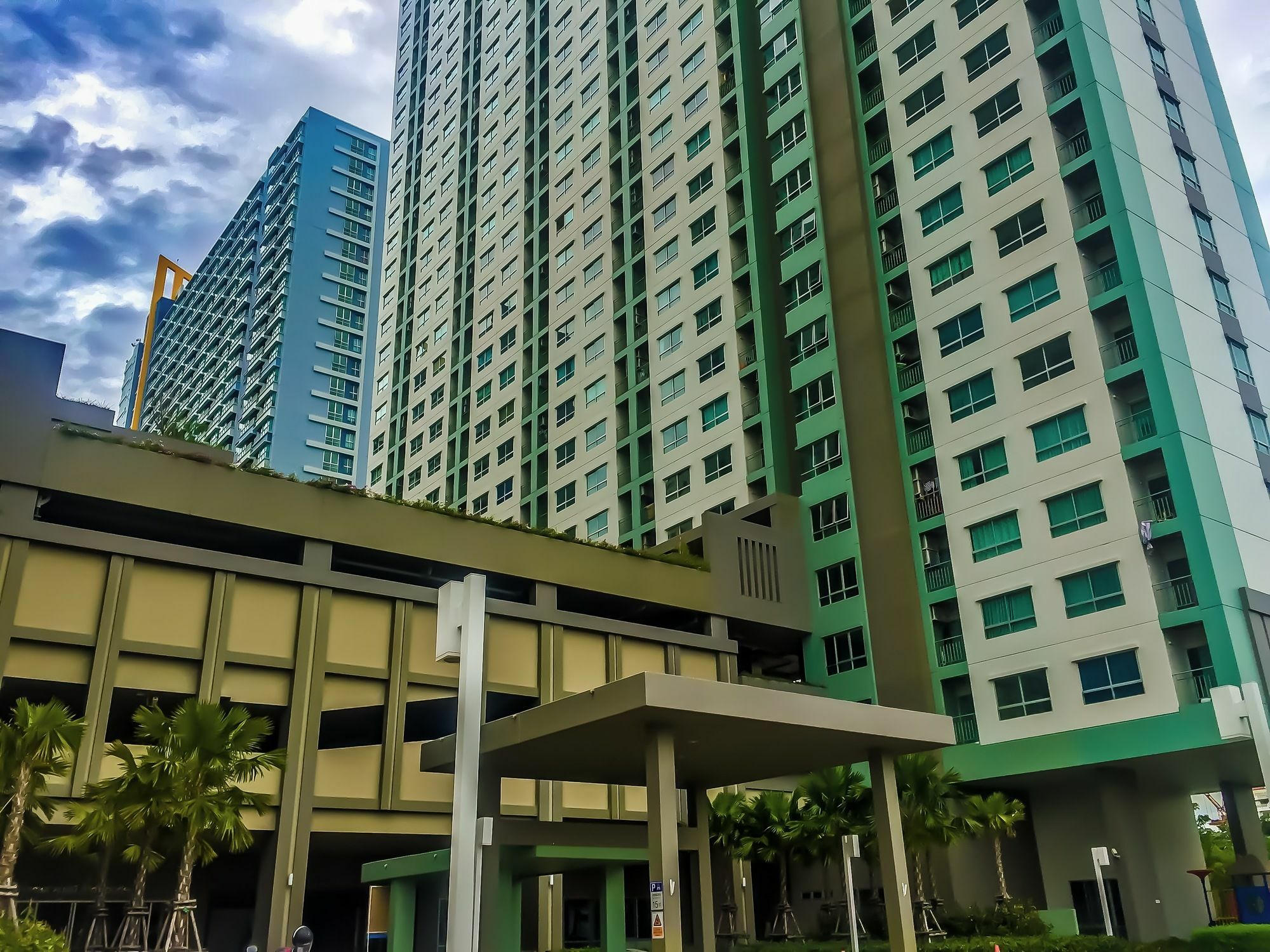 Hotel Lumpini Seaview Jomtien By Parikal Zewnętrze zdjęcie